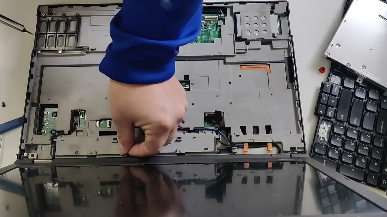 How to disassemble Lenovo ThinkPad W540/W541/T540p
