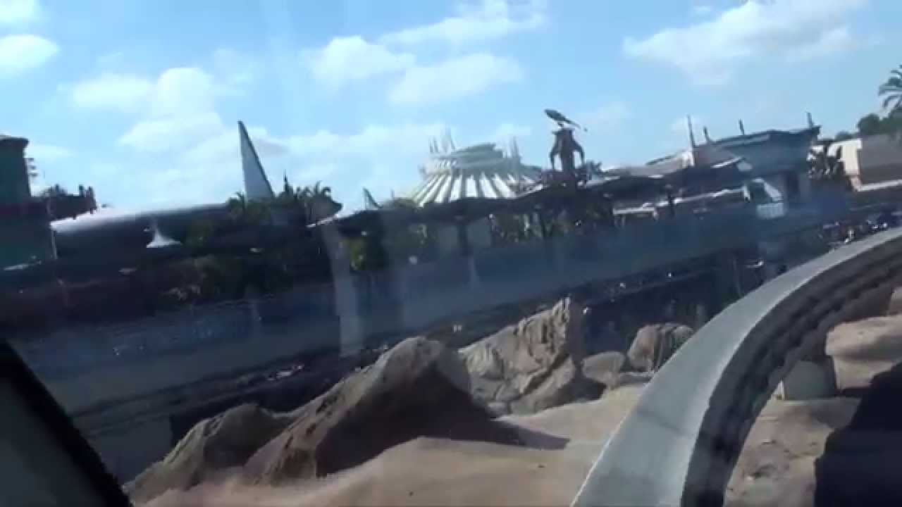 Disney: Monorail Loop Around the Disneyland Resort