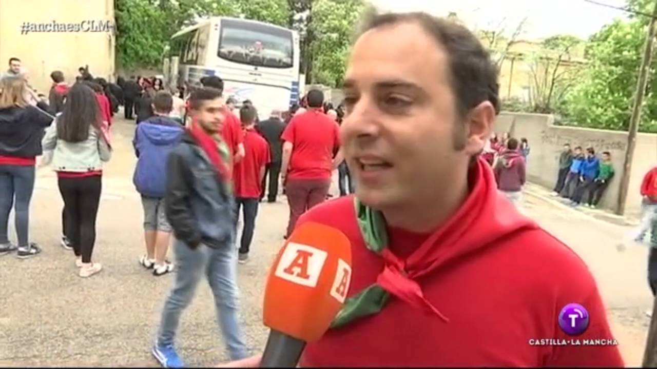 El barrio de Atienza de Huete festeja a su patrón San Juan Evangelista. 06/05/2016.