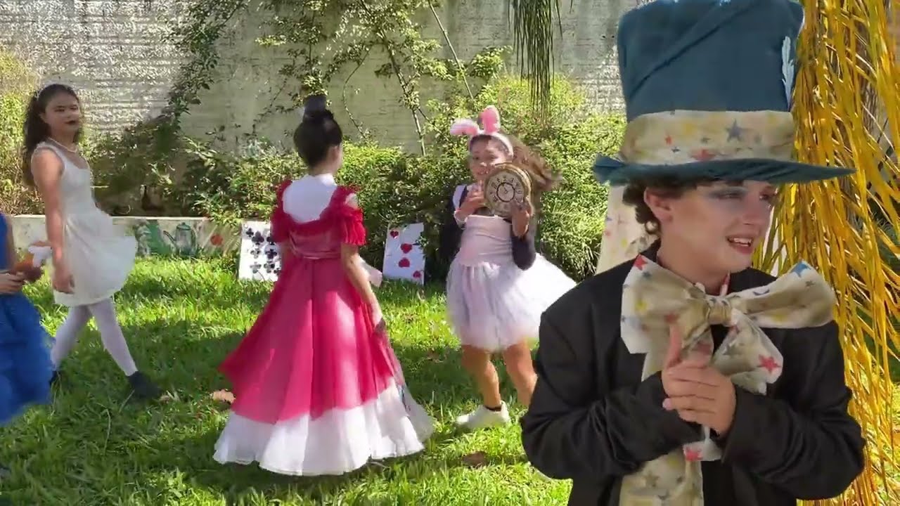 Alice no País das Maravilhas - Curta Metragem/Documentário