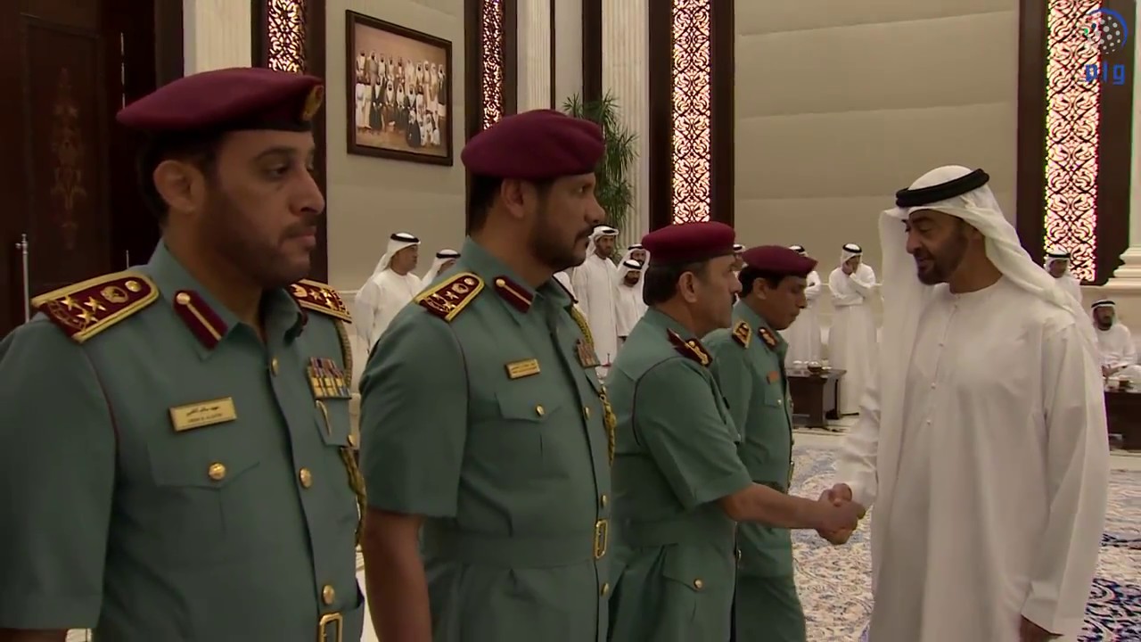 محمد بن زايد يستقبل القيادات العسكرية والأمنية