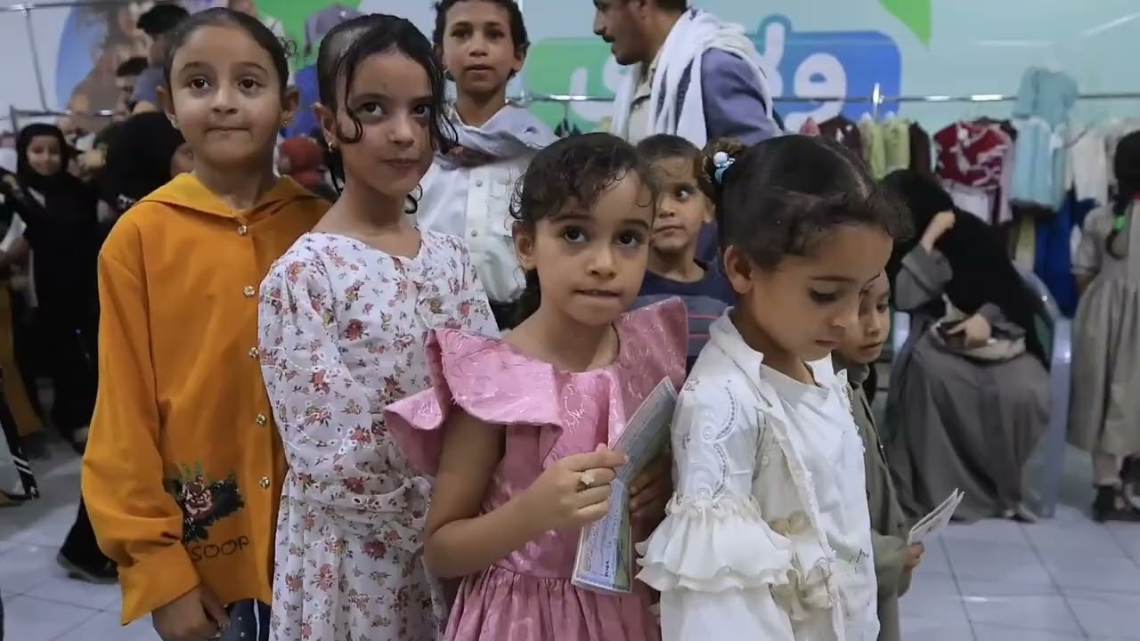 مدير عام الشؤون الاجتماعية والعمل يدشن كسوة العيد وكفالة الأيتام بمارب