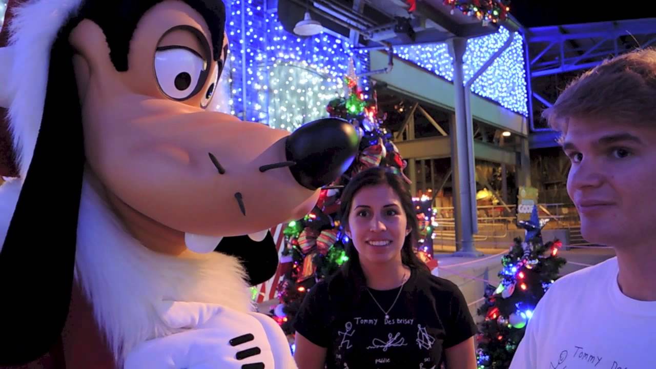 Osborne Christmas Lights and Goofy Santa with Alyssa at Hollywood Studios