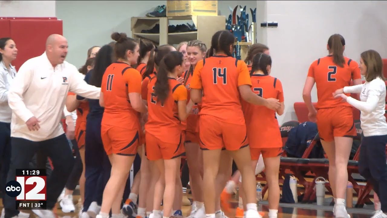 Команда Flint Powers Catholic вышла в полуфинал, одержав победу над Petosky со счетом 53-38.