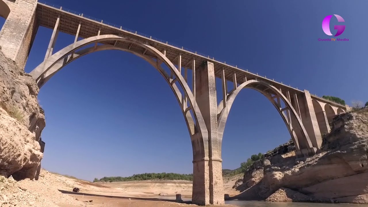 CORTADA LA CIRCULACIÓN POR EL VIADUCTO DE ENTREPEÑAS