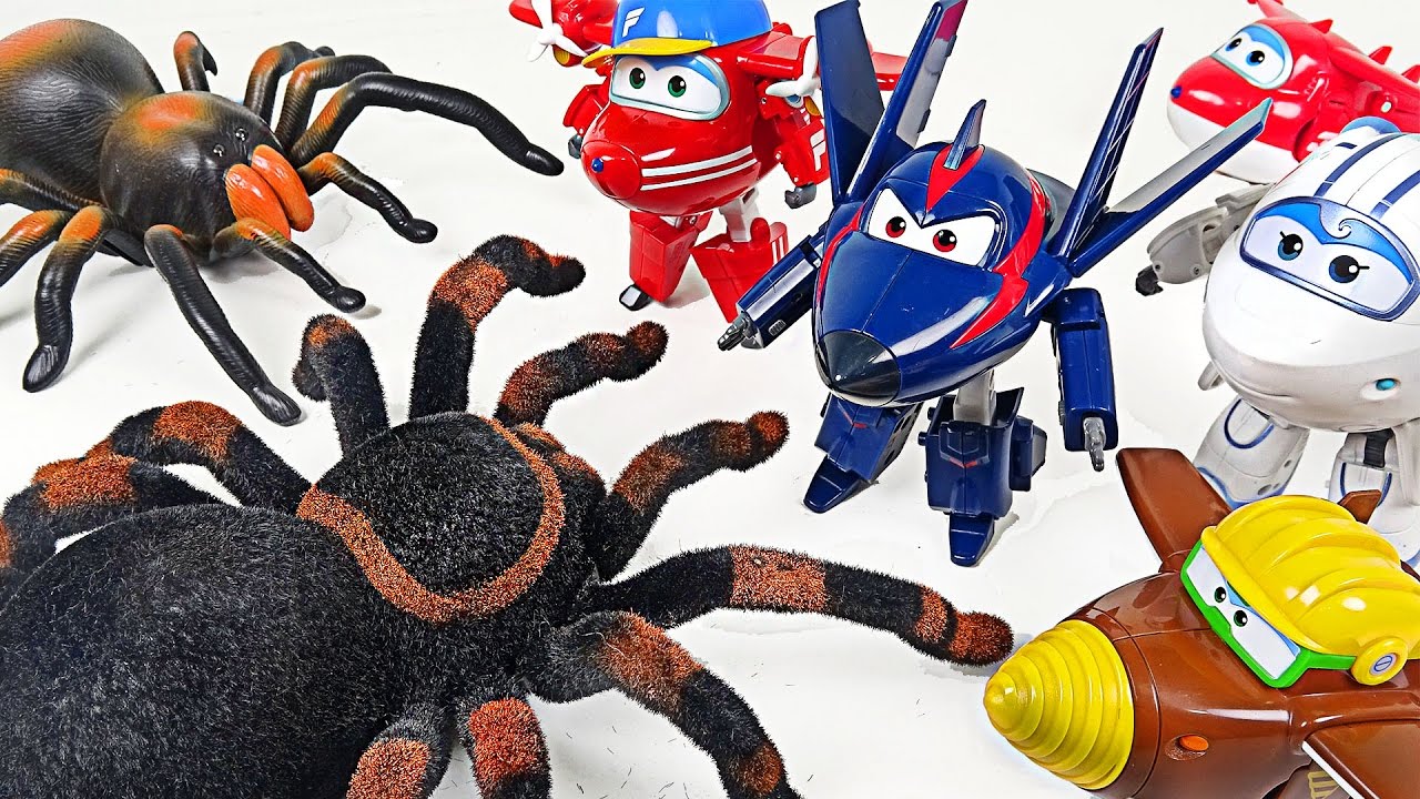 Go Super Wings 2! Lion Guard save by defeating Giant Tarantula corps! - DuDuPopTOY