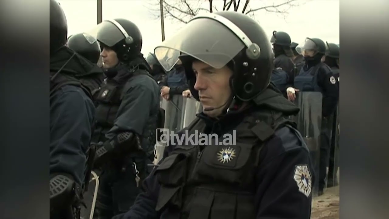 Protesta e serbëve të Kosovës për bllokimin e rrugës Gjilan-Bujanovac - (8 Mars 2009)