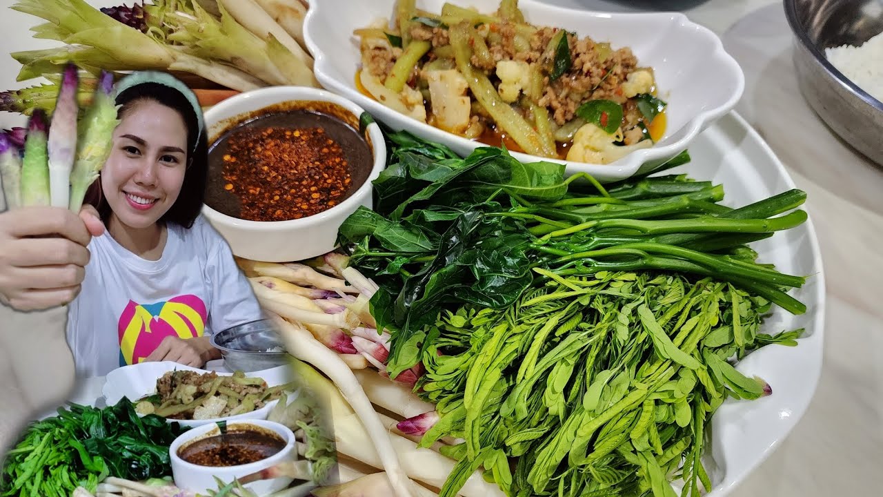 น้ำพริกปลาร้าคลุกข้าวกินกับดอกกระเจียวแซ่บมากค่ะ
