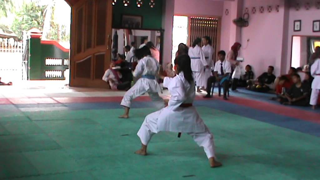 Karate Jombang - Dojo Mahameru Penyisihan Karateka Wanita Untuk Ikut Kejuaraan