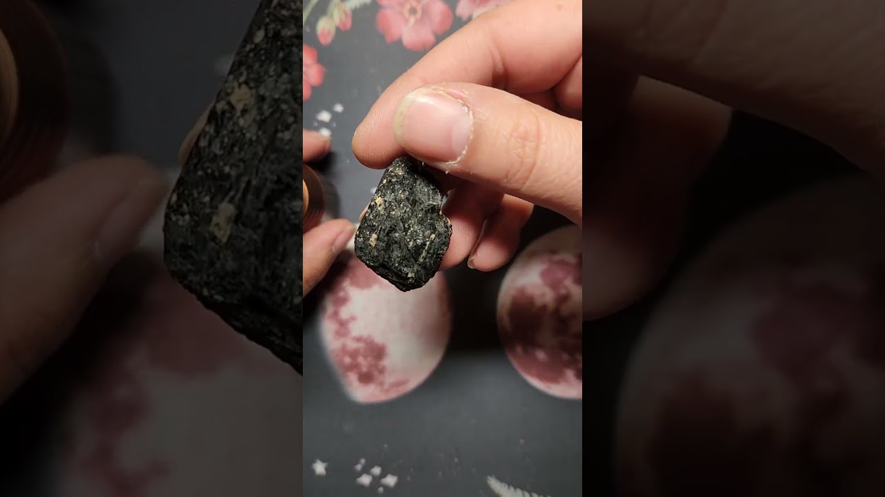 Difference between Black Obsidian.. Black Tourmaline.. Black Agate and Black Onyx