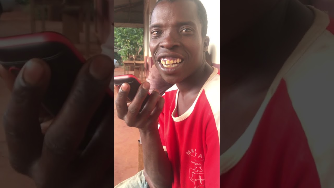 Daquiela ao telefone