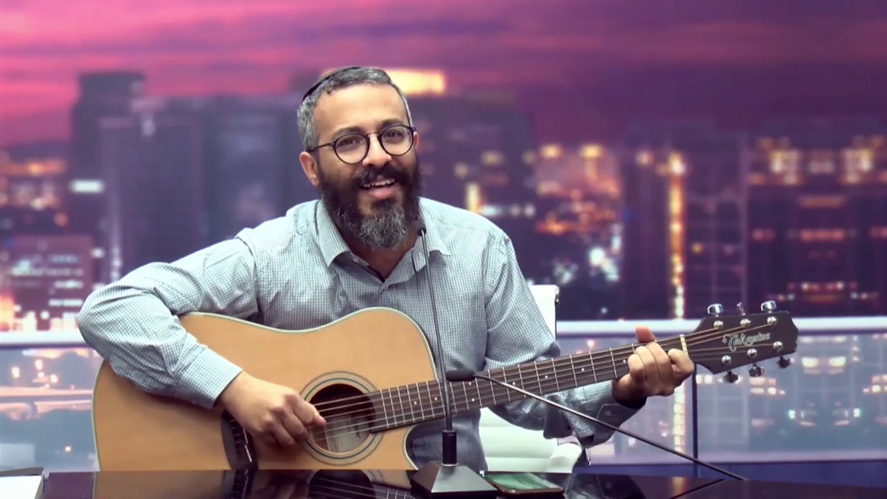 הזמר והיוצר איתי עמרן: 