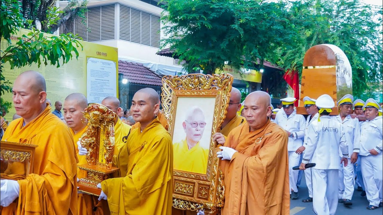 Lễ truy niệm, phụng tống kim quan Trưởng l&atilde;o H&ograve;a thượng Th&iacute;ch Từ Th&ocirc;ng về ch&ugrave;a Thanh Sơn nhập th&aacute;p
