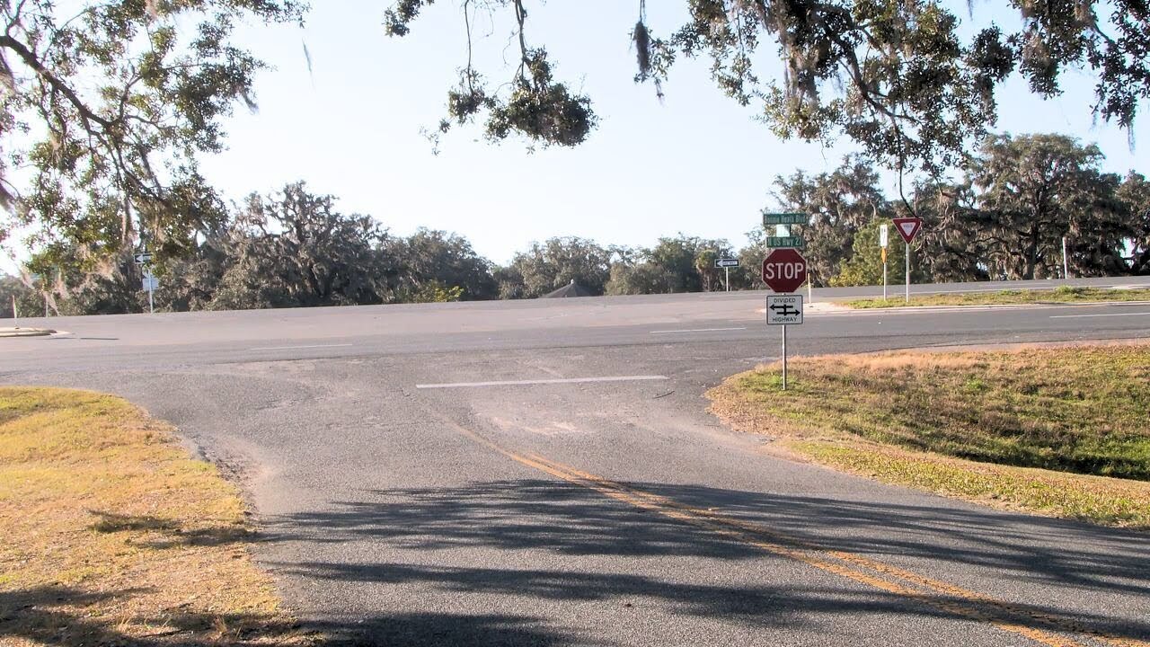 Multi-vehicle crash in Ocala kills 25-year-old, Williston man suffers serious injuries