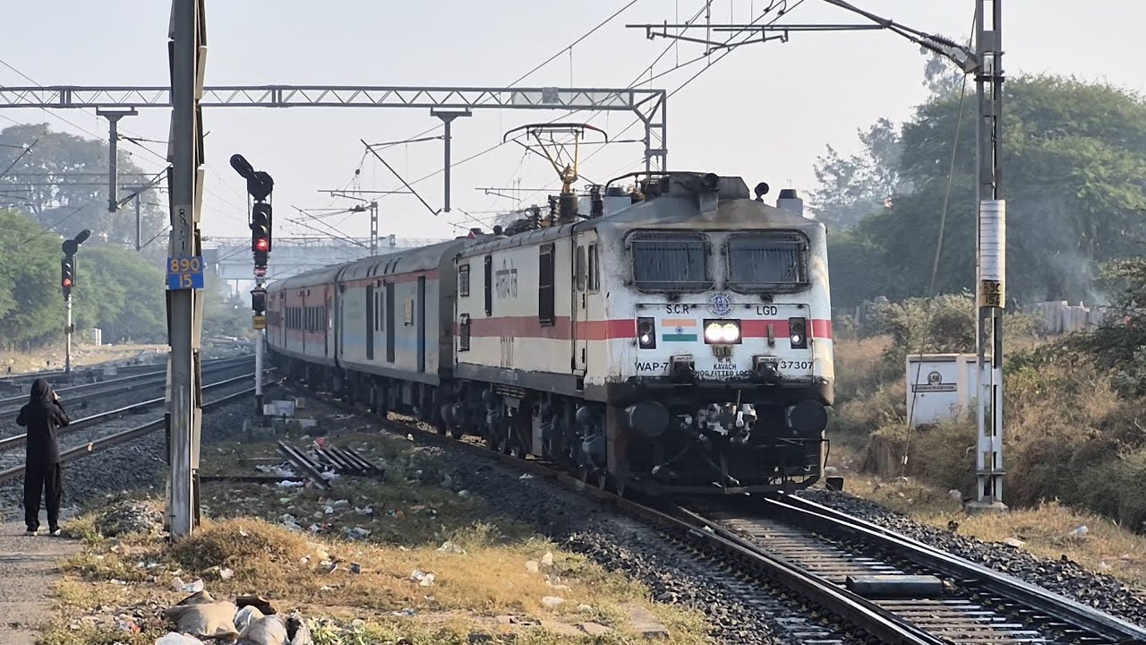 TELENGANA EXPRESS SLOWLY SKIPPING VIDISHA