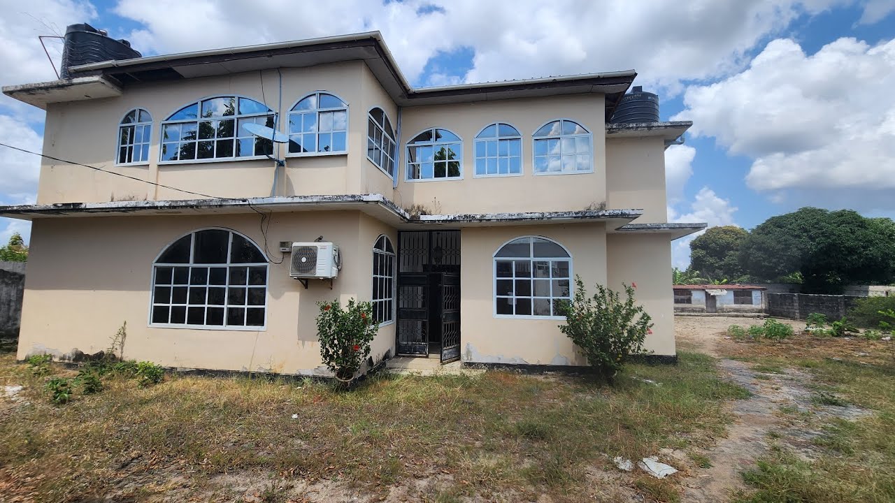 #0674285326 GHOROFA INAUZWA KIGAMBONI MONGOZO BEI MIL 400 ENEO SQM 2000 HATI MILIKI YA WIZARA