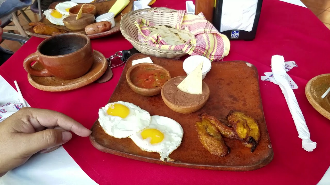 Desayuno t&iacute;pico en el restaurante el Jabali jason galvez El Patedechucho