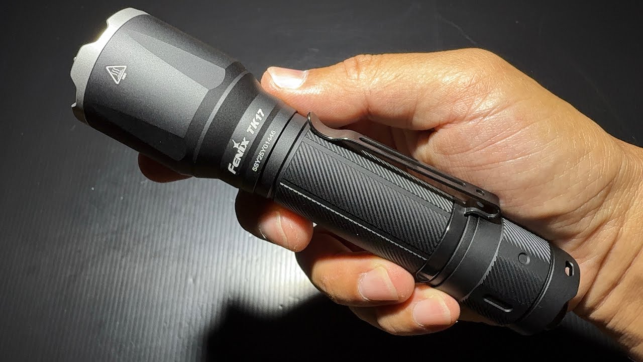 FENIX TK17 แสงตรวจการณ์ดี สวิชเงียบควบคุมง่าย