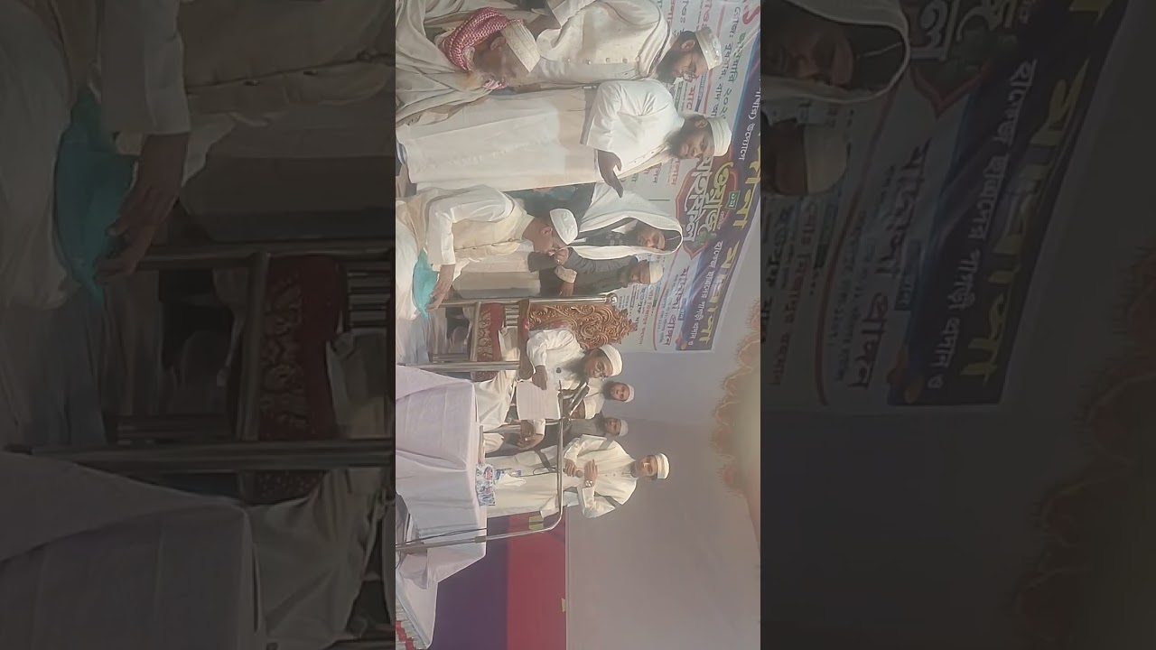 নূরে মদীনা মাদ্রাসার হাফেজ ছাত্রদের পাগড়ি প্রদান করেন, হাফেজ মুফতী কাজী জুনায়েদ মুহসিন। 01912772013