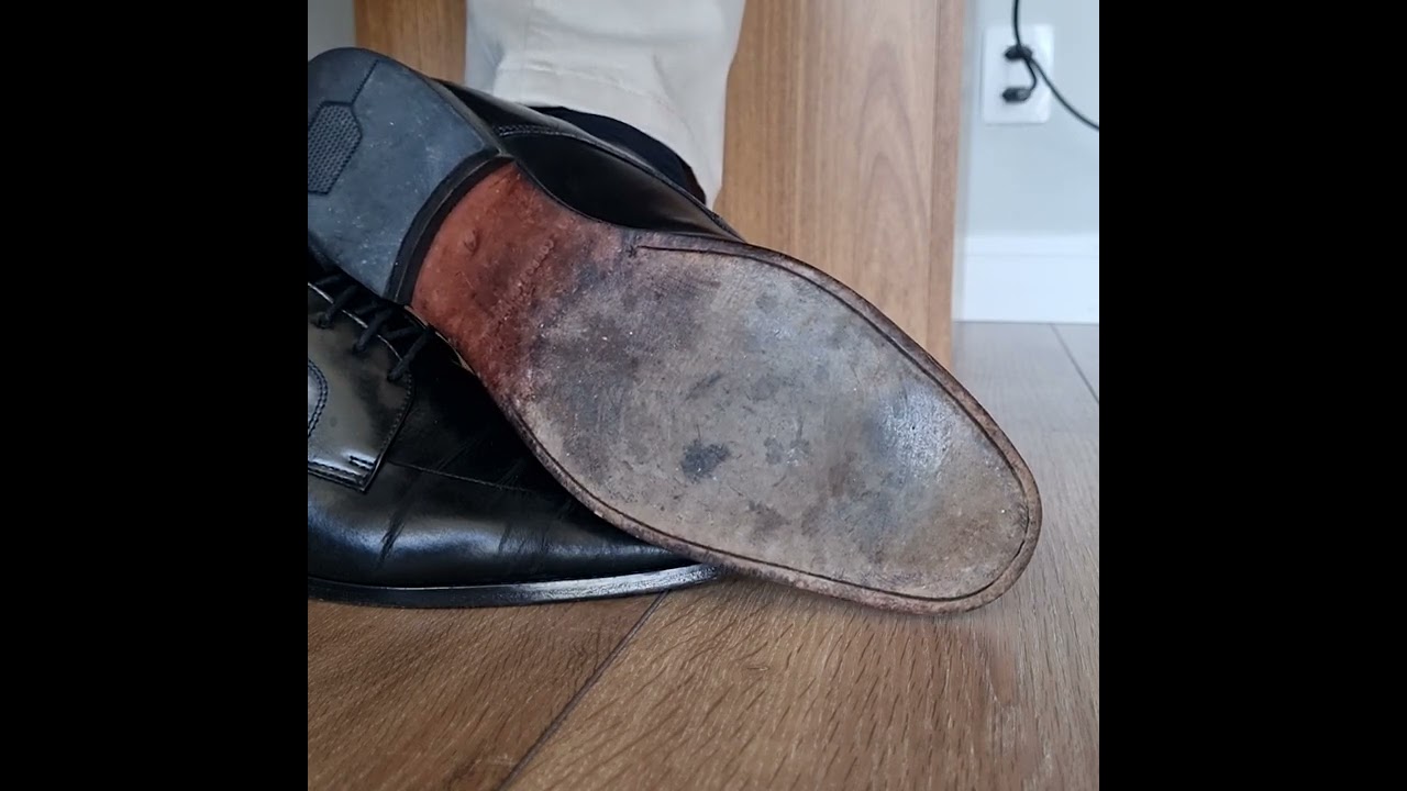 working in dress shoes, any doormats? #shoes #asmr #crushing #asmrcrushing