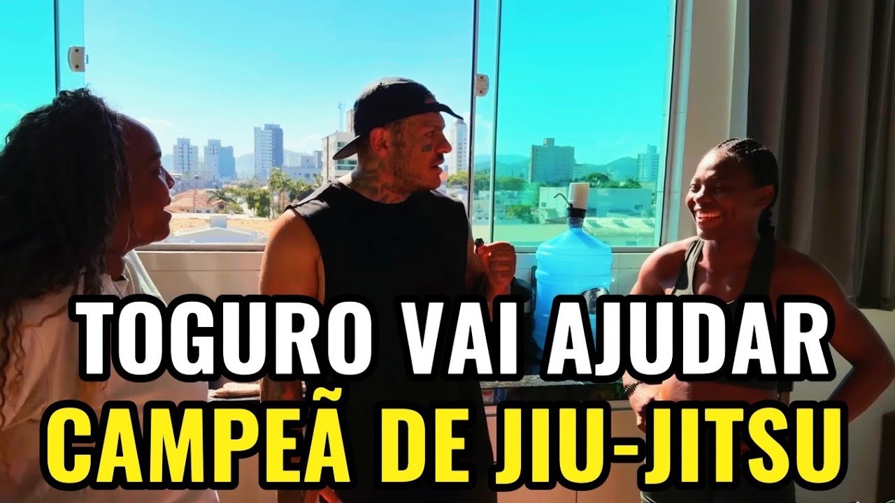 TOGURO VISITA A CASA DA JOVEM LUTADORA DE JIU-JITSU QUE CONHECEU NA PRAIA 