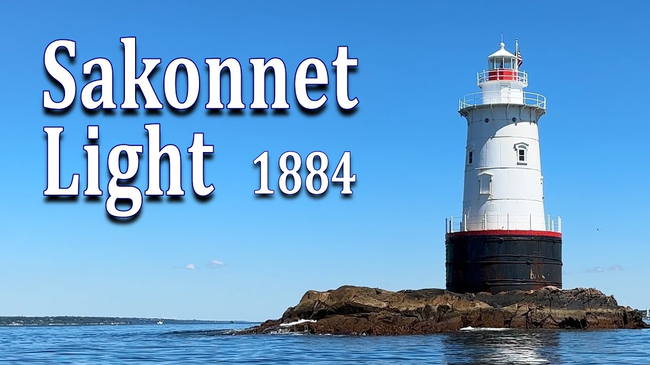 Coastal Paddle | Sakonnet Lighthouse in Little Compton, Rhode Island