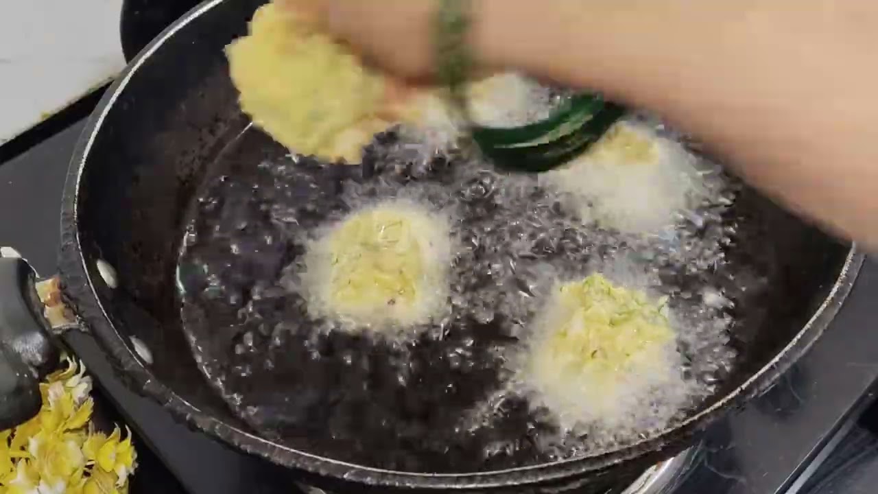 Hotel style mai moong ki daal ke bade | Moong daal bada kaise banaye By #Raziya'srasoi 