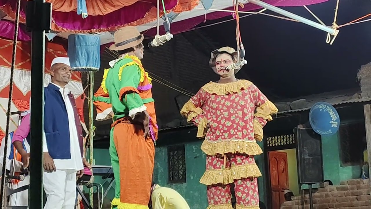 झूमका वाली पोर सुंदर आवाजात गायलेलं हे गाणे
