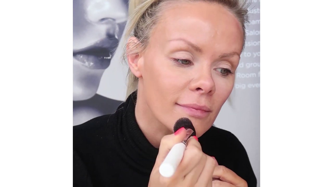 FACE BASE LUMINOUS FOUNDATION | Runway Room