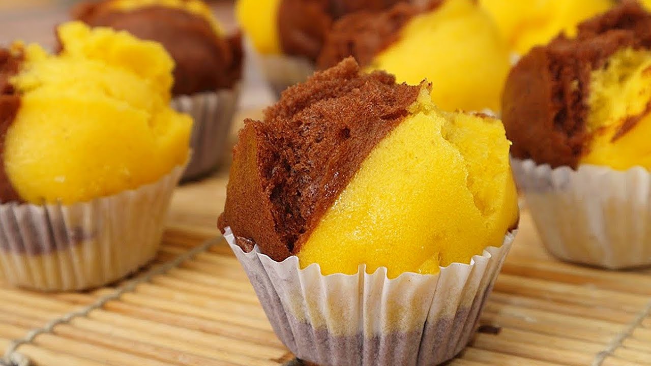 เค้กช้อคโกแลตฟักทองสูตรนึ่งเนื้อนุ่มมาก/Chocolate pumpkin steamed cup cake