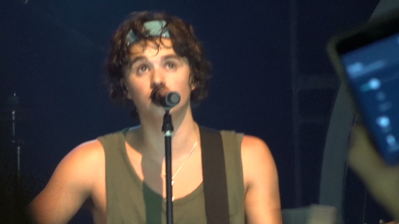 Brad Simpson (The Vamps) Shout About It (Barcelona'16)