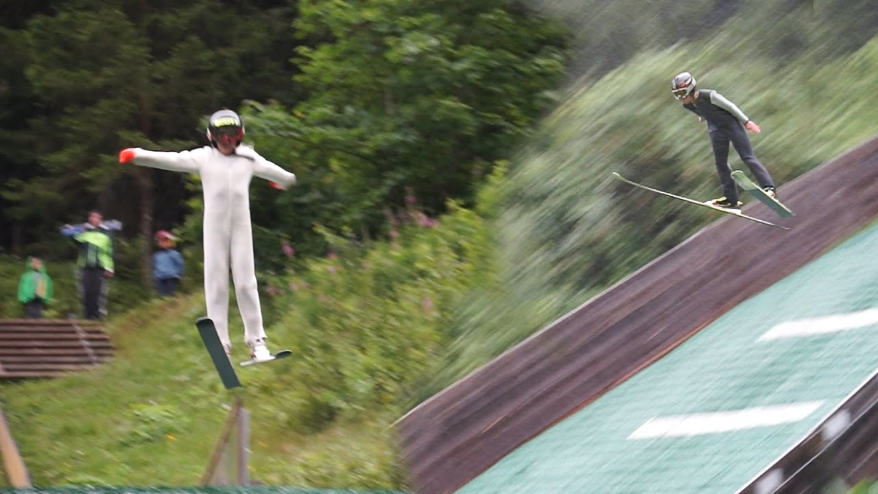 Les Contamines Montjoie entraînement de saut à ski en été Piste synthétique Sport de montagne