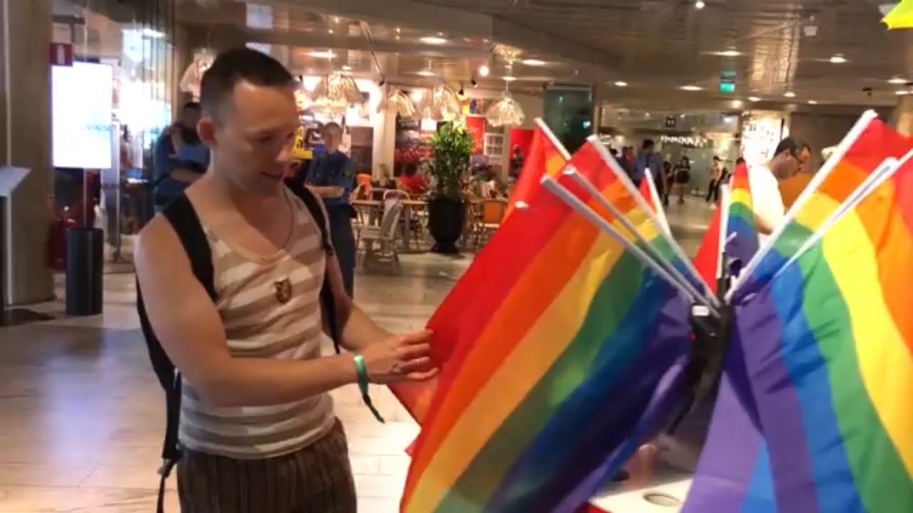 We went to EuroPride in Stockholm, Sweden! 🇸🇪👨‍❤️‍💋‍👨🏳️‍🌈