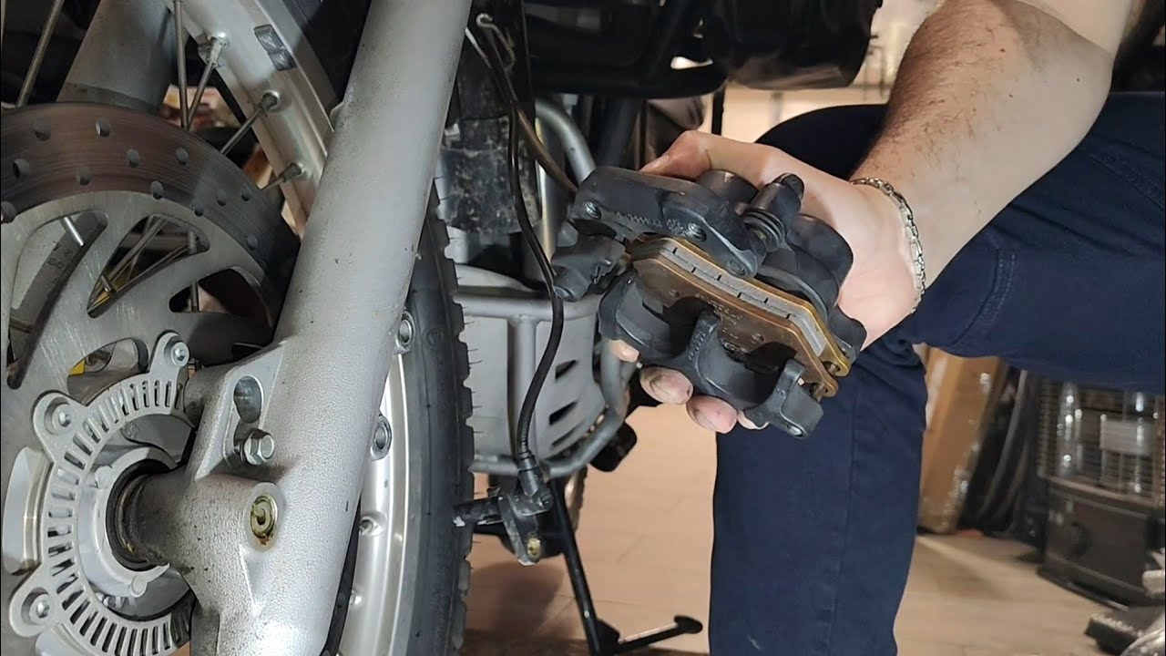 Cambio freni anteriori BMW F650GS