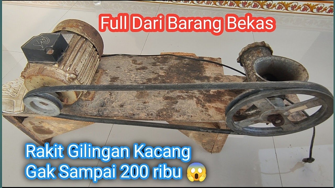 Gilingan Kacang Membuat Sate Ayam
