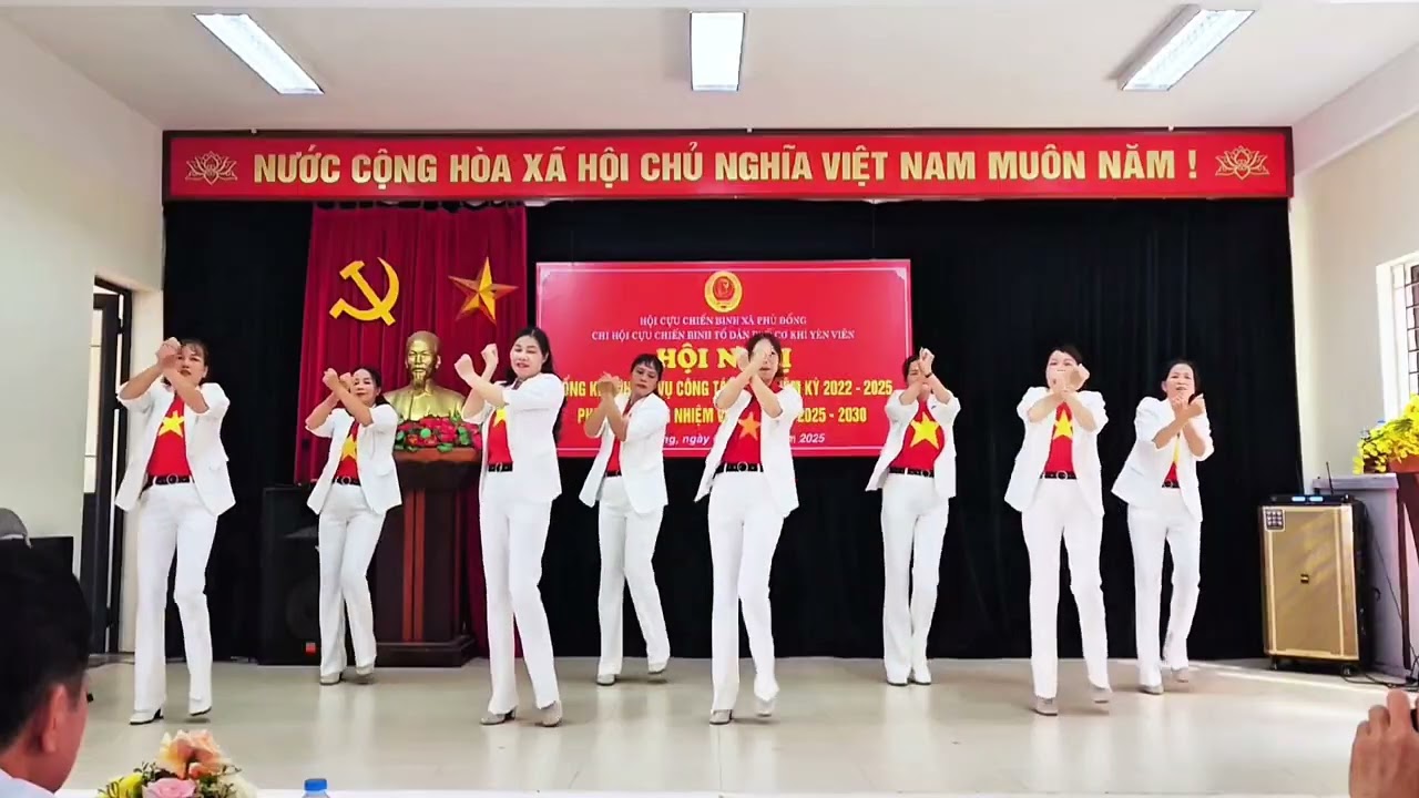 Liên khúc / rừng xanh vang tiếng ta lư/đất nước trọn niềm vui/ nối vòng tay lớn/team mơ nguyễn D4F