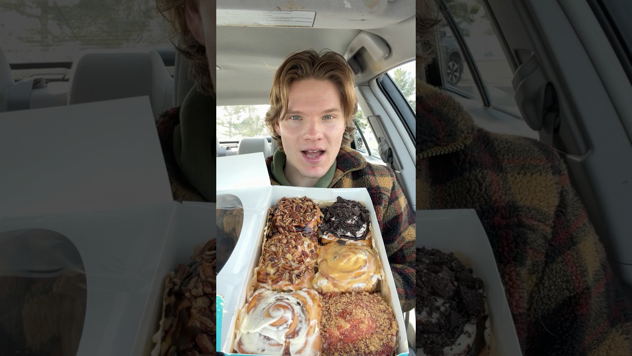 Eating Big Buns From Cinnabon #shorts #food #eating #mukbang