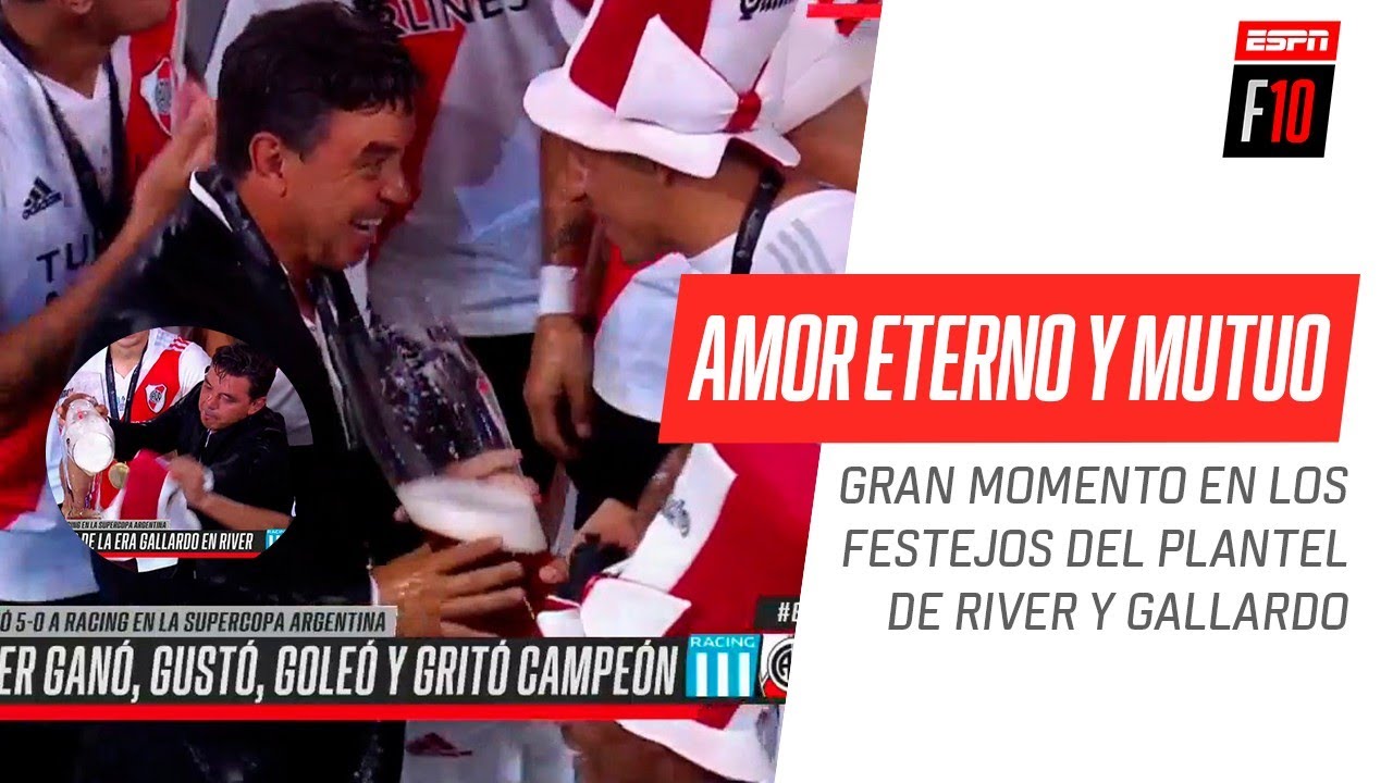¡IMPERDIBLE MOMENTO! Todo el plantel de #River llamó a #Gallardo... ¡PARA BAÑARLO!