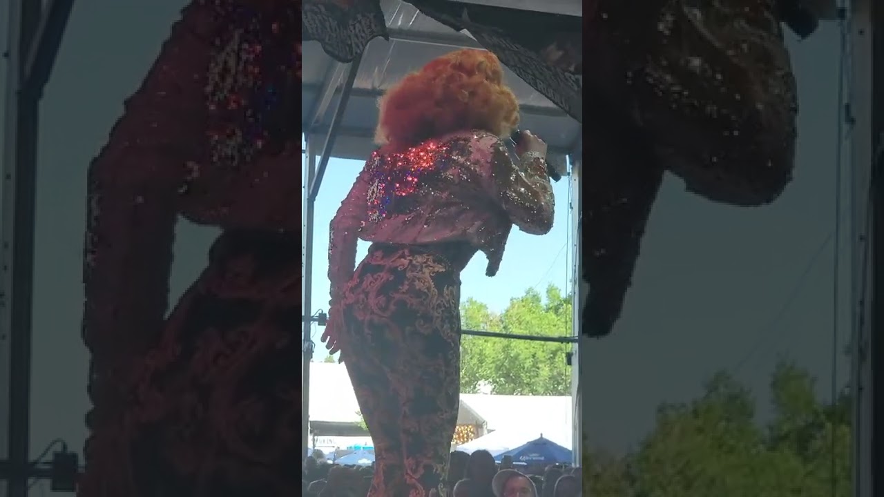 Jinkx Monsoon - All About That Bass (singing live)