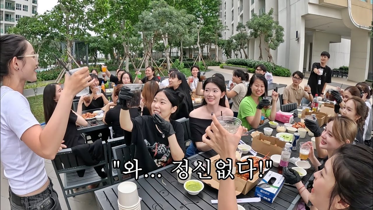 처음으로 회사 모든 직원을 불러 동시에 회식을 했습니다! 대환장파티...