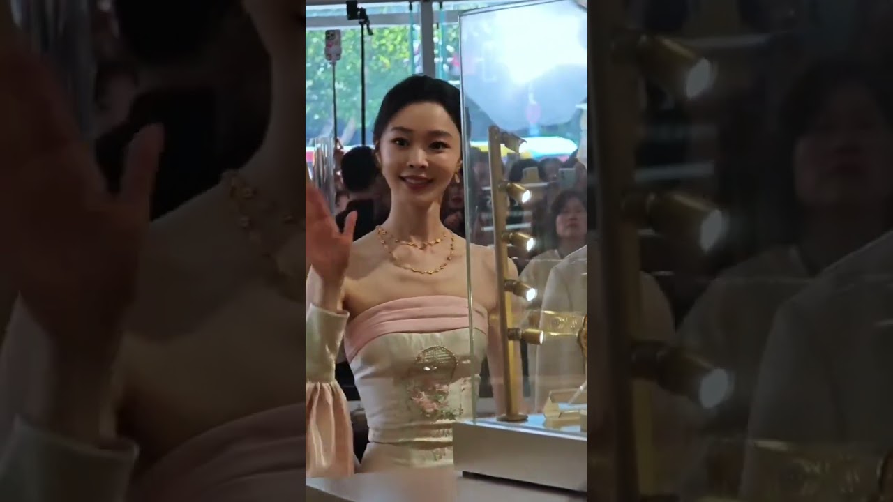 Behind-the-scenes photos of Song Yi s event today