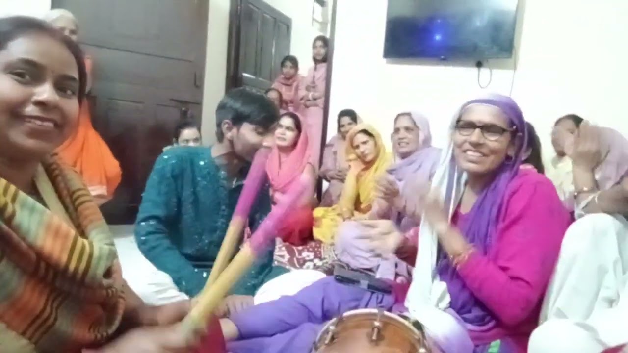बहुत ही हंसी मजाक का गीत गया है भाई ने बहन मैंने रोटी पोई 50 बंदिनी नाडे में 😂😂😜😜😜😜