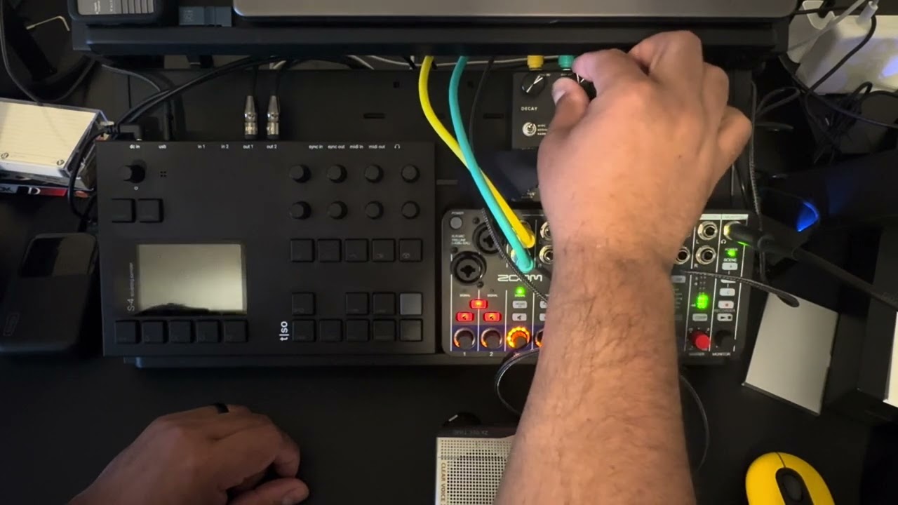 Кассетный магнитофон/проигрыватель Sony TCM-200DV с регулировкой скорости