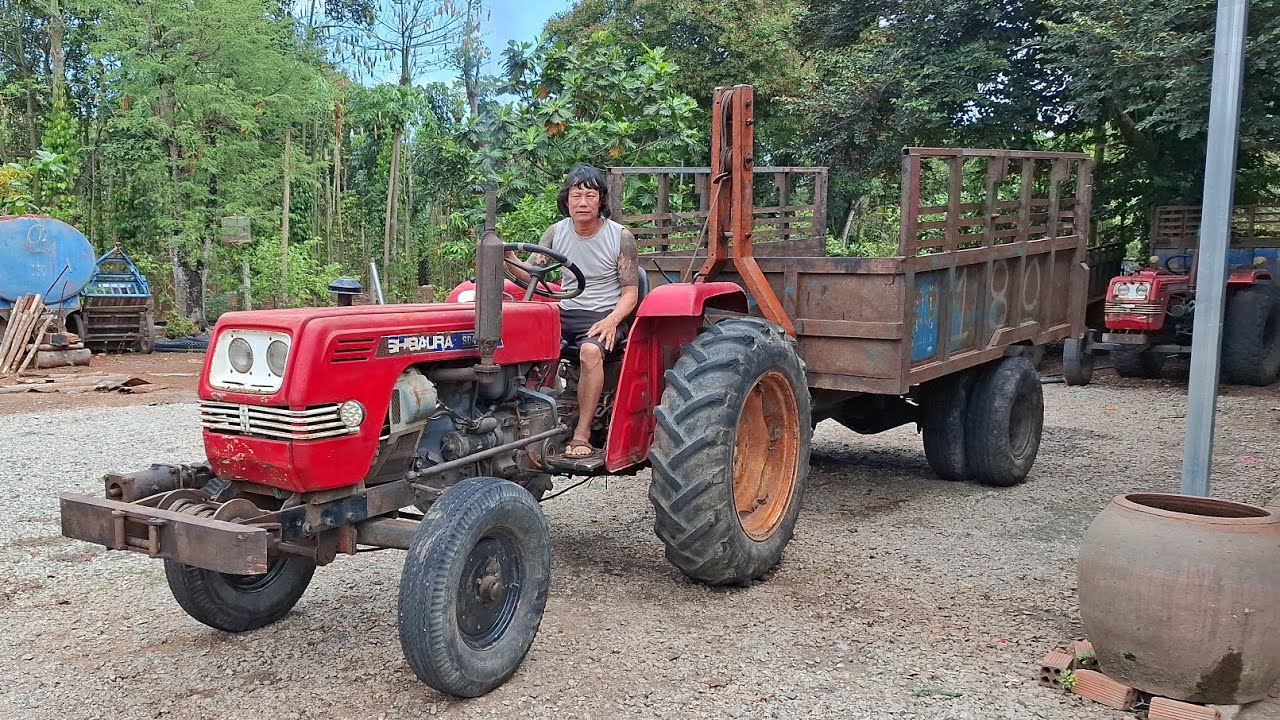 Máy cày cày cũ dân dùng giá từ hơn 30 triệu một chiếc. 