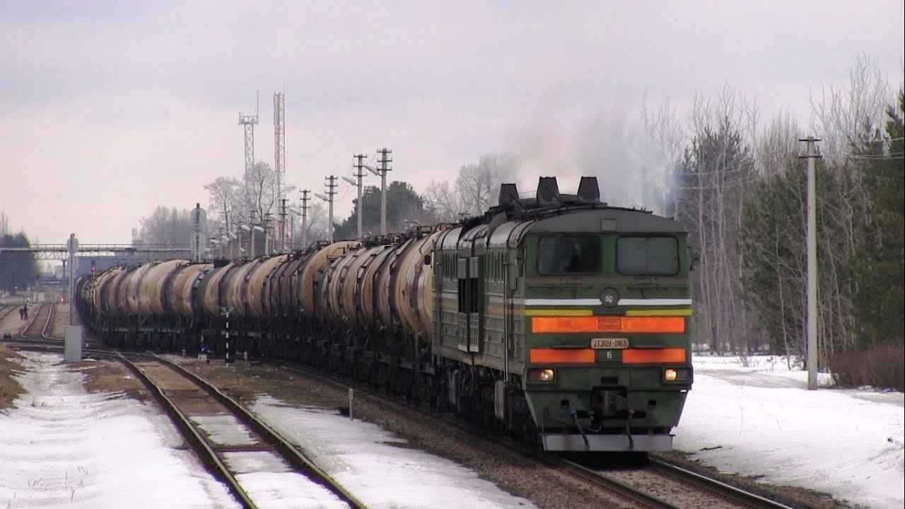 2ТЭ10У-0163 с наливным поездом / 2TE10U-0163 with a loaded tanker train
