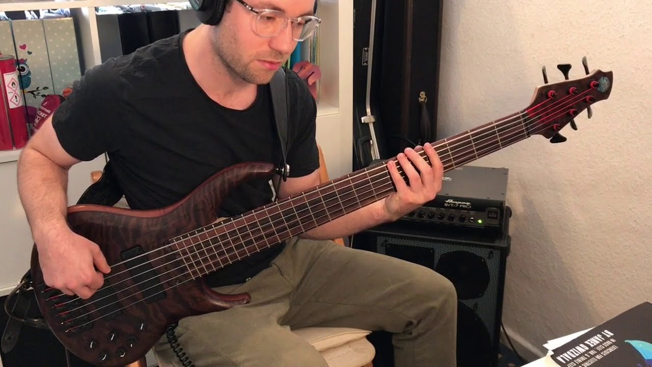 Bass Solo over Q - Robert Quaranta with the MTD 635