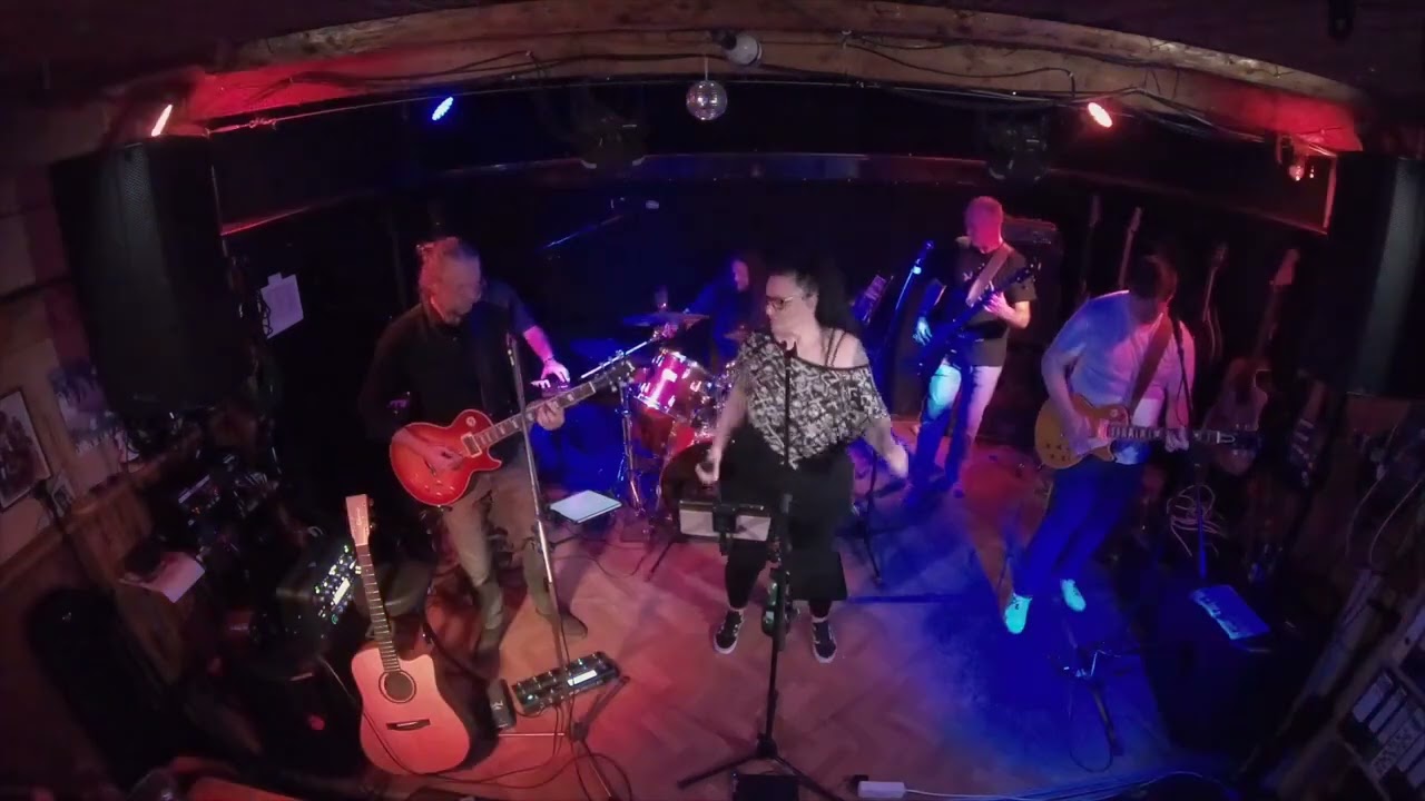 02 High Road Easy   Cover by Not So Quiet   Live @ Gringos Country Club Moosinning 23 11 2024
