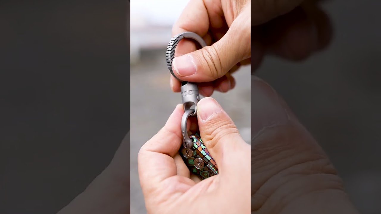 FEGVE Titanium alloy magnetic keychain quick release and anti-detachment keychain