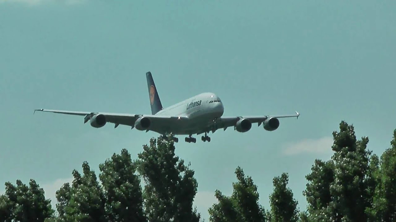 A380 Landing in Düsseldorf
