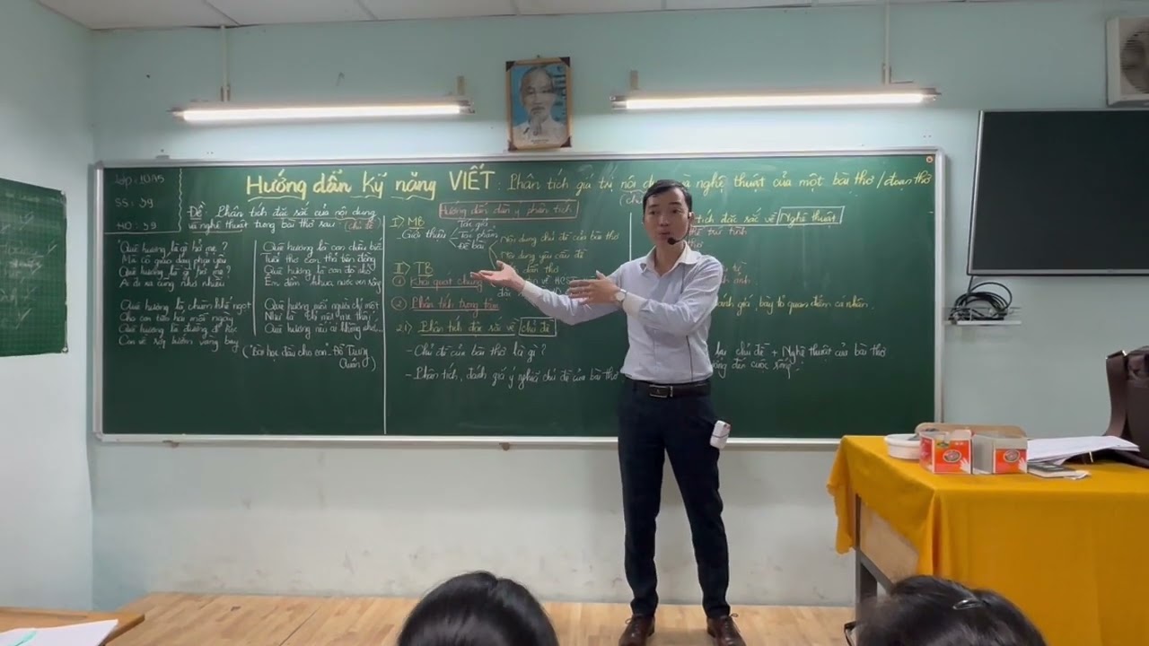 Hướng dẫn kỹ năng Viết | Phân tích đặc sắc Nội dung và Nghệ thuật của 1 bài thơ - Ngữ Văn 10 CTST